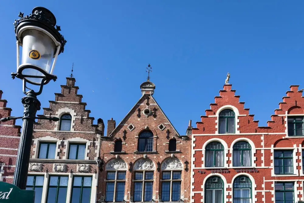 Dutch-style Parapet With Stepped Design