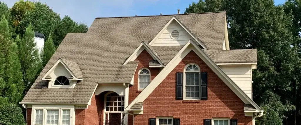 Straightline Roofing roofing company in Maine