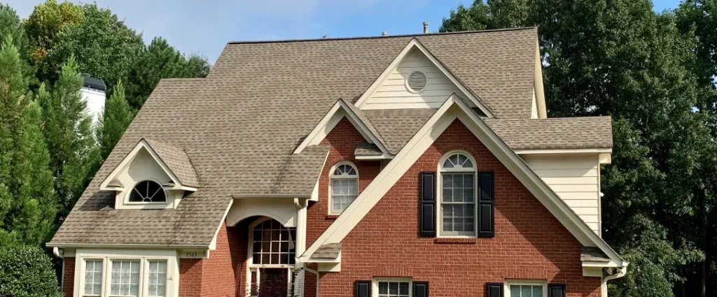 Straightline Roofing roofing company in Maine
